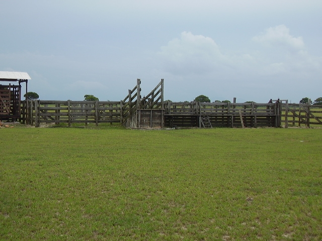 ÁREA COMERCIAL DE 435.000,00 M² NA ESTRADA INDO PARA O PORTO DO AÇU (RUA NOVA)