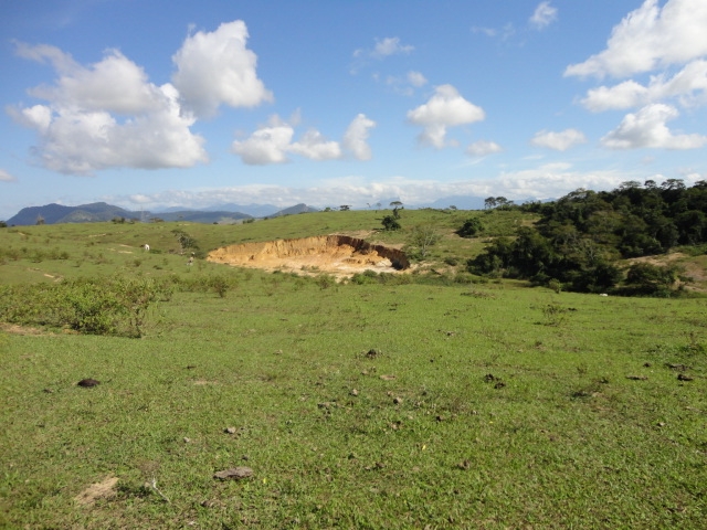 ÁREA DE 346.060,00 M² NA LOCALIDADE DE VIRGEM SANTA Potencial para extração de saibro. Licenças OK.