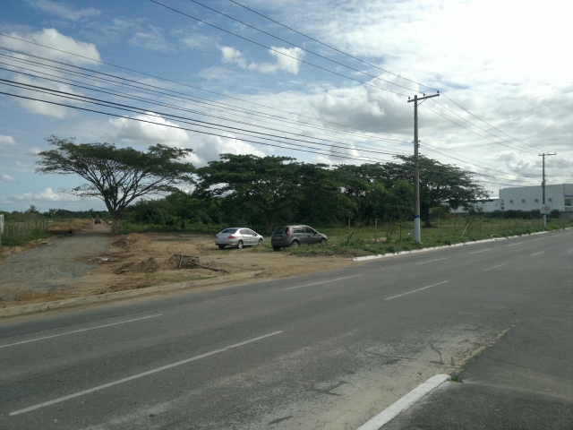 VENDO EXCEPCIONAL ÁREA COMERCIAL DE 84.866,00 M² NA AV ALBERTO LAMEGO EM FRENTE A UENF!!!