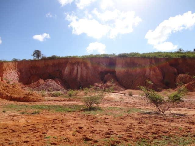 ÁREA DE 346.060,00 M² NA LOCALIDADE DE VIRGEM SANTA Potencial para extração de saibro. Licenças OK.