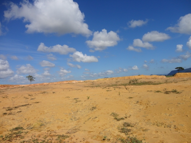 ÁREA DE 346.060,00 M² NA LOCALIDADE DE VIRGEM SANTA Potencial para extração de saibro. Licenças OK.