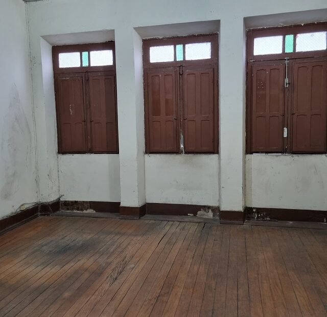 PRÉDIO COMERCIAL NA RUA ALBERTO TORRES, Nº , CENTRO