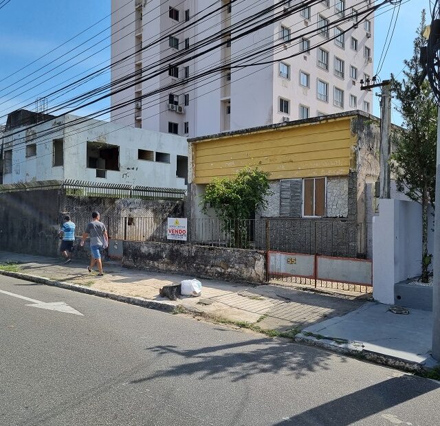 CASA NA RUA DR. SIQUEIRA, Nº 300,