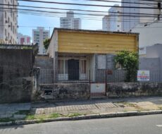 CASA NA RUA DR. SIQUEIRA, Nº 300,