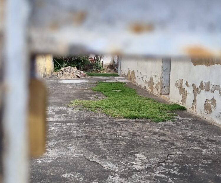 CASA COM PONTO COMERCIAL NA AVENIDA 28 DE MARÇO, Nº , CENTRO.