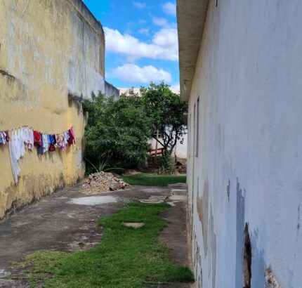 CASA COM PONTO COMERCIAL NA AVENIDA 28 DE MARÇO, Nº , CENTRO.
