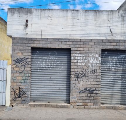 CASA COM PONTO COMERCIAL NA AVENIDA 28 DE MARÇO, Nº , CENTRO.