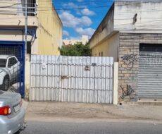 CASA COM PONTO COMERCIAL NA AVENIDA 28 DE MARÇO, Nº , CENTRO.