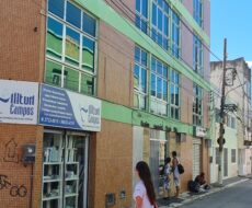 PRÉDIO COMERCIAL NA RUA DOS ANDRADAS ESQUINA COM RUA SANTA EFIGÊNIA