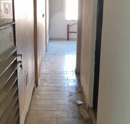 PRÉDIO NA RUA AGNALDO MACHADO, Nº 385 (ESQUINA COM A TRAVESSA SÃO TARCÍSIO), JÓCKEY CLUB. 23 KITNETS.