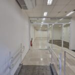 PRÉDIO COMERCIAL NA RUA TREZE DE MAIO,