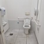 PRÉDIO COMERCIAL NA RUA TREZE DE MAIO,