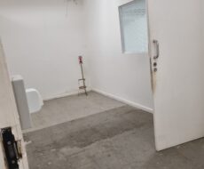 PRÉDIO COMERCIAL NA RUA TREZE DE MAIO,