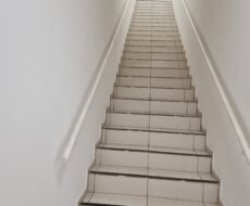 PRÉDIO COMERCIAL NA RUA TREZE DE MAIO,