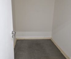 PRÉDIO COMERCIAL NA RUA TREZE DE MAIO,