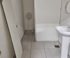 PRÉDIO COMERCIAL NA RUA TREZE DE MAIO,