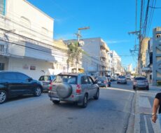 PRÉDIO COMERCIAL NA RUA TREZE DE MAIO,