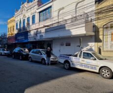 PRÉDIO COMERCIAL NA RUA TREZE DE MAIO,