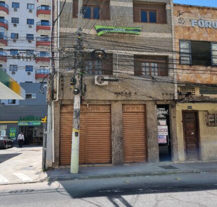 PRÉDIO COMERCIAL NA RUA ALBERTO TORRES N º CENTRO.