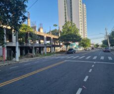 PRÉDIO COMERCIAL NA RUA PADRE ROMEU PEDRUZZI, ESQUINA COM RUA DR. SIQUEIRA.