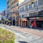 PRÉDIO COMERCIAL NA RUA TEOTÔNIO FERREIRA DE ARAÚJO