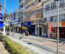 PRÉDIO COMERCIAL NA RUA TEOTÔNIO FERREIRA DE ARAÚJO