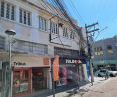 PRÉDIO COMERCIAL NA RUA TEOTÔNIO FERREIRA DE ARAÚJO