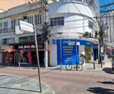 PRÉDIO COMERCIAL NA RUA TEOTÔNIO FERREIRA DE ARAÚJO