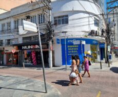 PRÉDIO COMERCIAL NA RUA TEOTÔNIO FERREIRA DE ARAÚJO