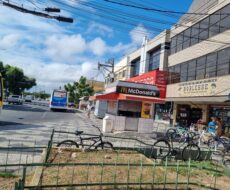PRÉDIO COMERCIAL NA AVENIDA RUI BARBOSA, Nº 1073 (ATUAL AV. NELSON SOUZA OLIVEIRA), CENTRO (PRÓXIMO AO CAMPOS SHOPPING).