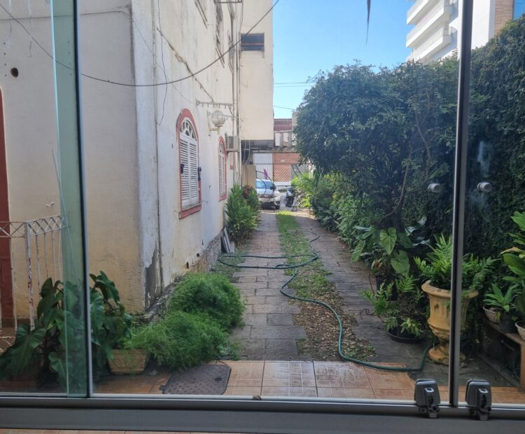 PRÉDIO COMERCIAL NA RUA VOLUNTÁRIOS DA PÁTRIA Nº , PELINCA.