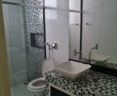 PRÉDIO COMERCIAL NA RUA VOLUNTÁRIOS DA PÁTRIA Nº , PELINCA.