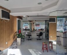 PRÉDIO COMERCIAL NA RUA VOLUNTÁRIOS DA PÁTRIA Nº , PELINCA.