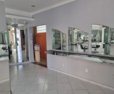 PRÉDIO COMERCIAL NA RUA VOLUNTÁRIOS DA PÁTRIA Nº , PELINCA.