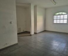 PRÉDIO COMERCIAL NA RUA VOLUNTÁRIOS DA PÁTRIA Nº , PELINCA.