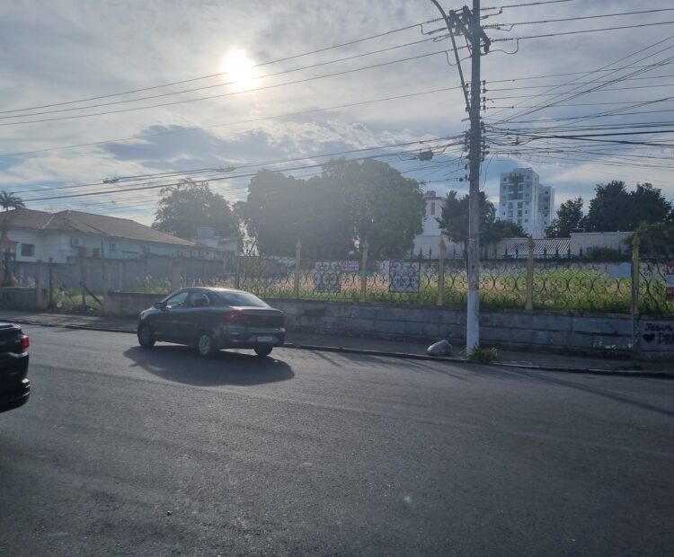 TERRENO DE 1.600,00 M² (ESQUINA) NO PARQUE ALZIRA VARGAS.