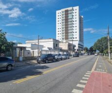 CASA NA RUA GILBERTO CARDOSO, TURF CLUB. NASCENTE. 350 M²