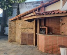 CASA NA RUA GILBERTO CARDOSO, TURF CLUB. NASCENTE. 350 M²