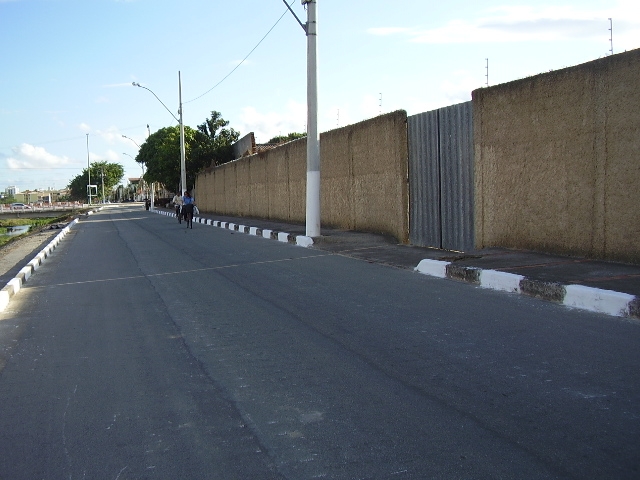 ÁREA DE 27.725,00 M² NA AVENIDA ALBERTO LAMEGO