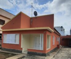 CASA NA RUA JOSÉ BERNARDINO, Nº TURF CLUB