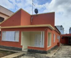 CASA NA RUA JOSÉ BERNARDINO, Nº TURF CLUB