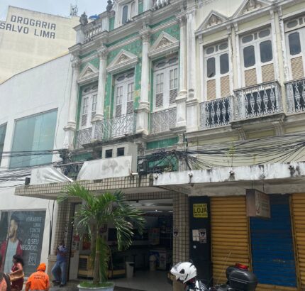 PRÉDIO COMERCIAL NA AV. 7 DE SETEMBRO, CENTRO (CALÇADÃO.