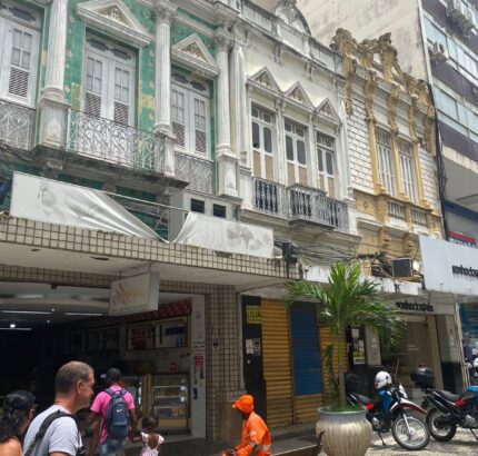 PRÉDIO COMERCIAL NA AV. 7 DE SETEMBRO, CENTRO (CALÇADÃO.