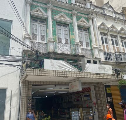 PRÉDIO COMERCIAL NA AV. 7 DE SETEMBRO, CENTRO (CALÇADÃO.