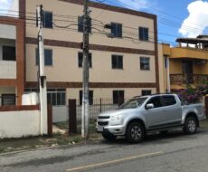 PRÉDIO NA RUA AGNALDO MACHADO, Nº 385 (ESQUINA COM A TRAVESSA SÃO TARCÍSIO), JÓCKEY CLUB. 23 KITNETS.