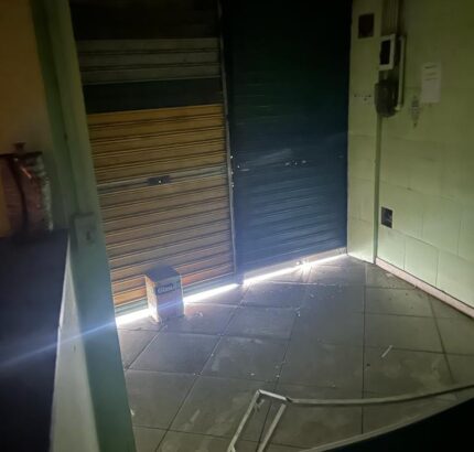 PRÉDIO COMERCIAL NA RUA ALBERTO TORRES N º CENTRO.