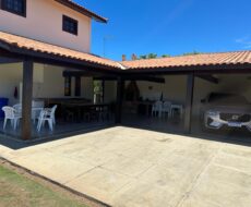 CASA EM GRUSSAÍ EM NA RUA BONGAUVILE ESQUINA COM AV. CHRIS.