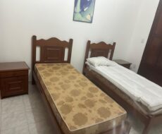 CASA EM GRUSSAÍ EM NA RUA BONGAUVILE ESQUINA COM AV. CHRIS.