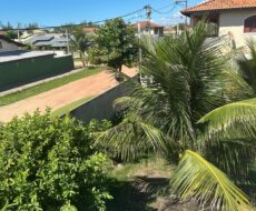 CASA EM GRUSSAÍ EM NA RUA BONGAUVILE ESQUINA COM AV. CHRIS.