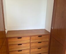 CASA EM GRUSSAÍ EM NA RUA BONGAUVILE ESQUINA COM AV. CHRIS.